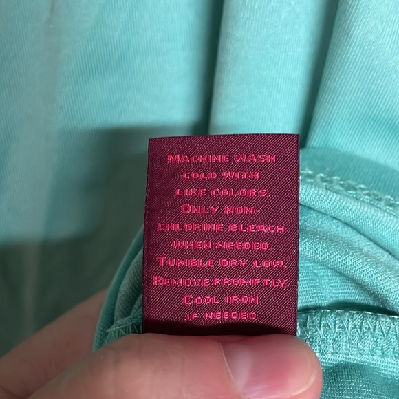 212 Collection size XL Aqua Seaform Color Slinky Sleeveless Lightweight Tank Top - Picture 5 of 6